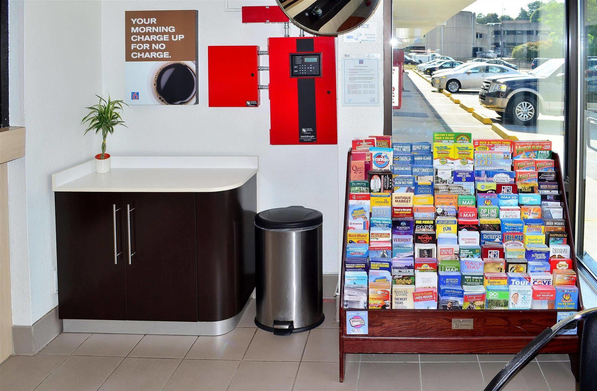 Motel 6 Boston South - Брейнтри Экстерьер фото