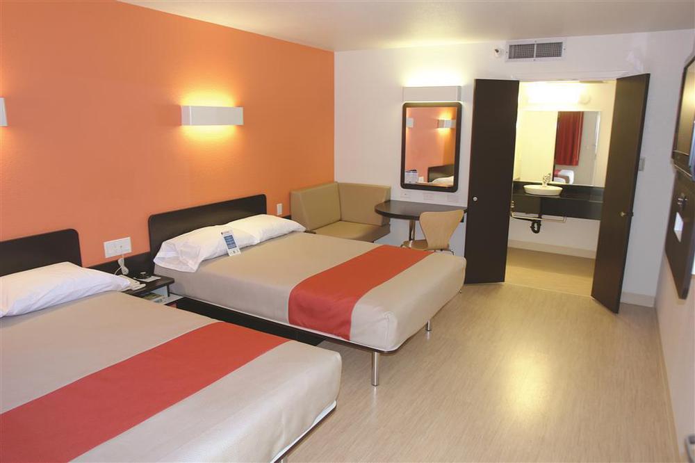 Motel 6 Boston South - Брейнтри Номер фото