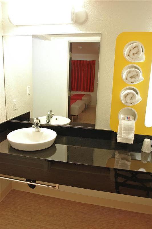 Motel 6 Boston South - Брейнтри Номер фото