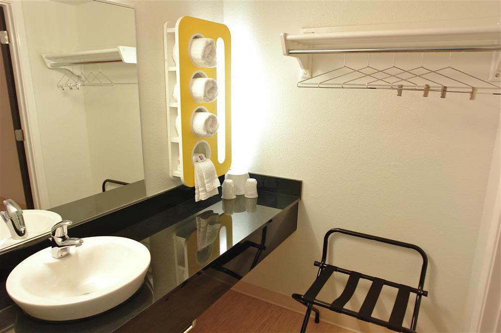 Motel 6 Boston South - Брейнтри Номер фото