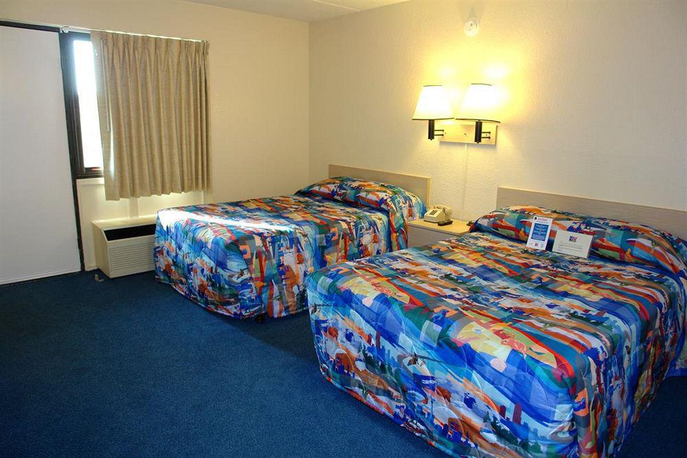 Motel 6 Boston South - Брейнтри Экстерьер фото